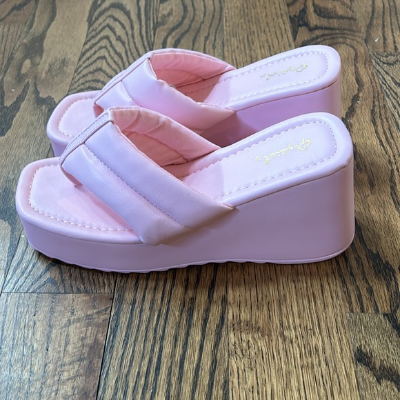 Quipid Pink Platform Sandal- NWOT - Picture 2 of 5